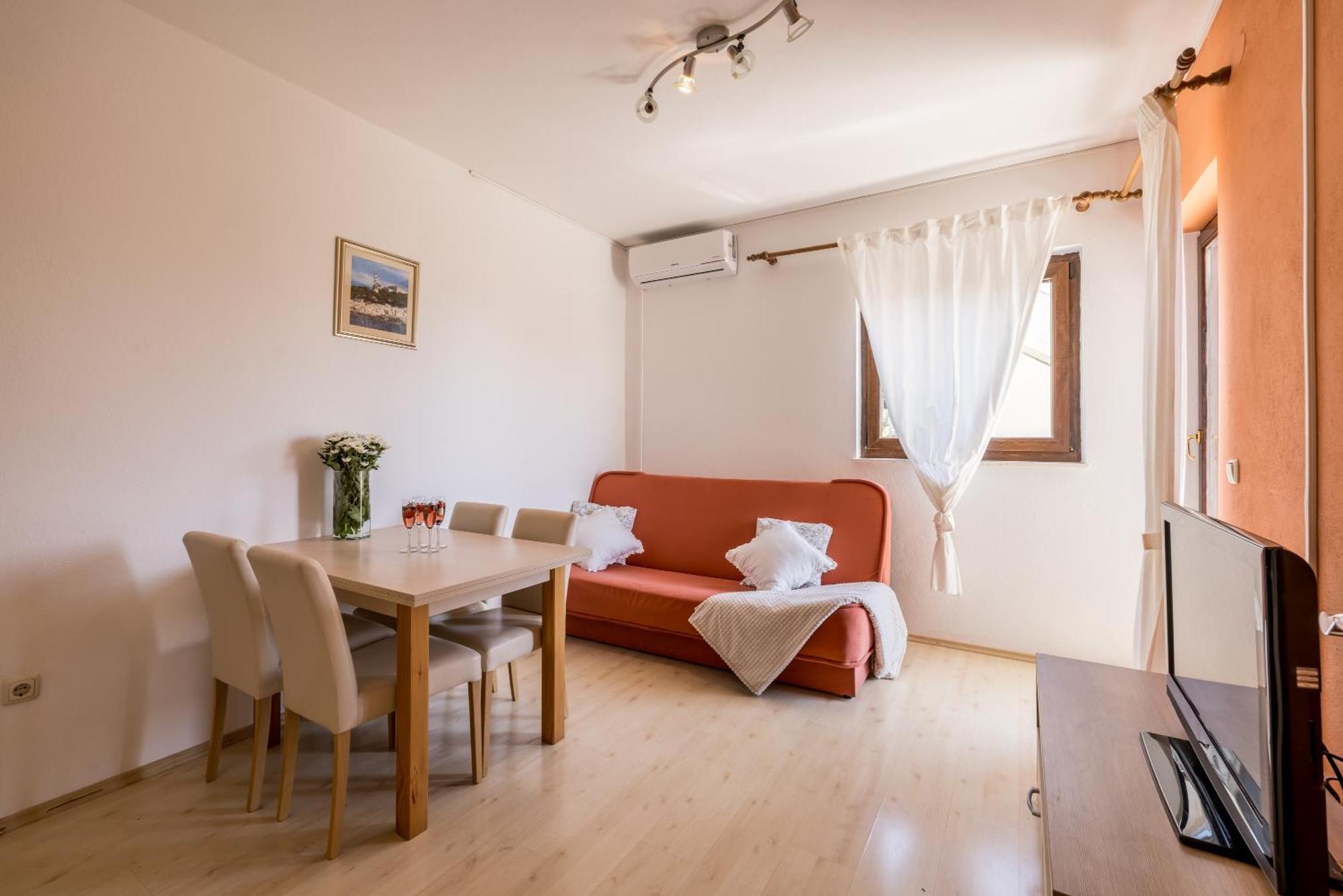 Holiday Home Krishto โตรกีร์ ภายนอก รูปภาพ