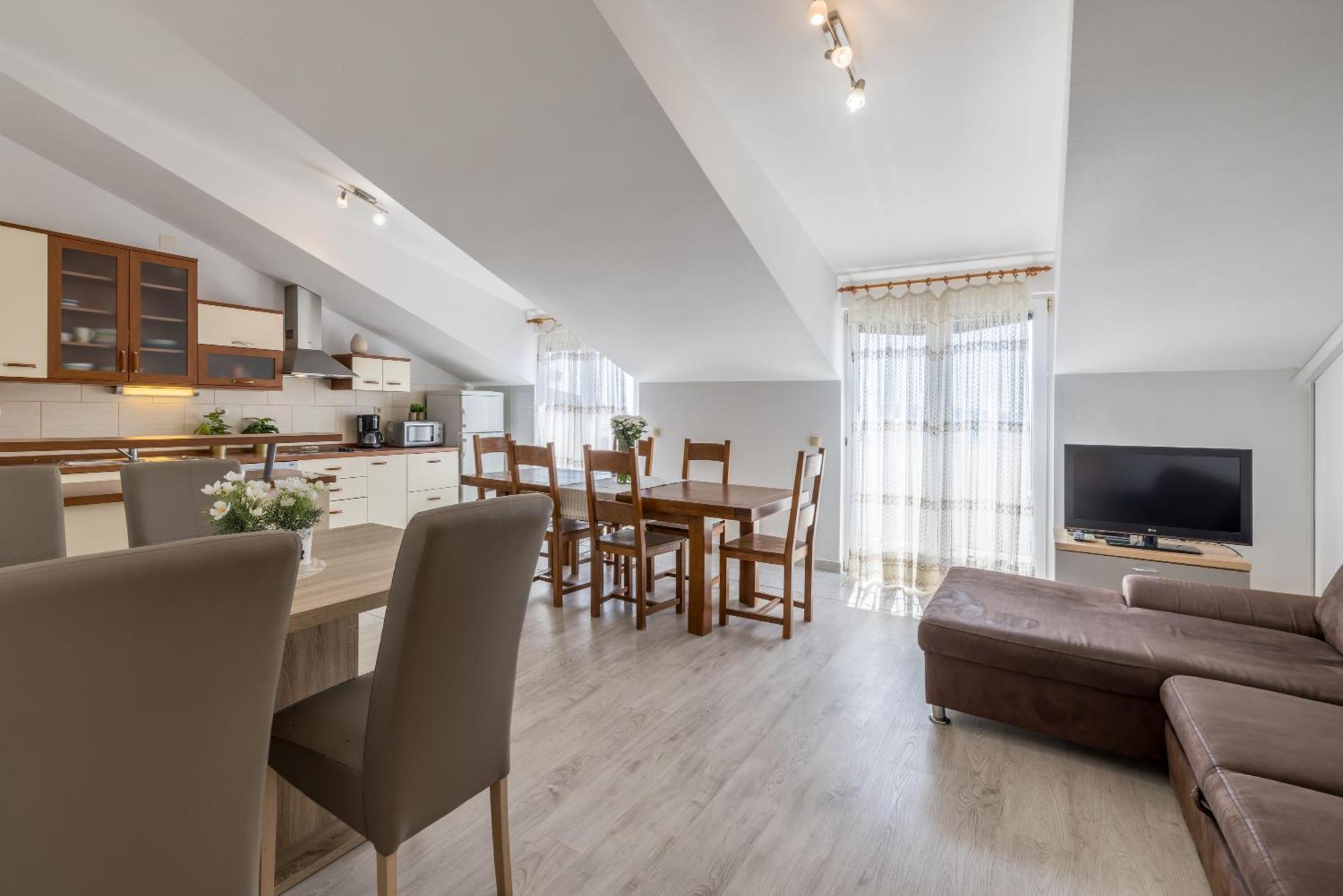 Holiday Home Krishto โตรกีร์ ภายนอก รูปภาพ