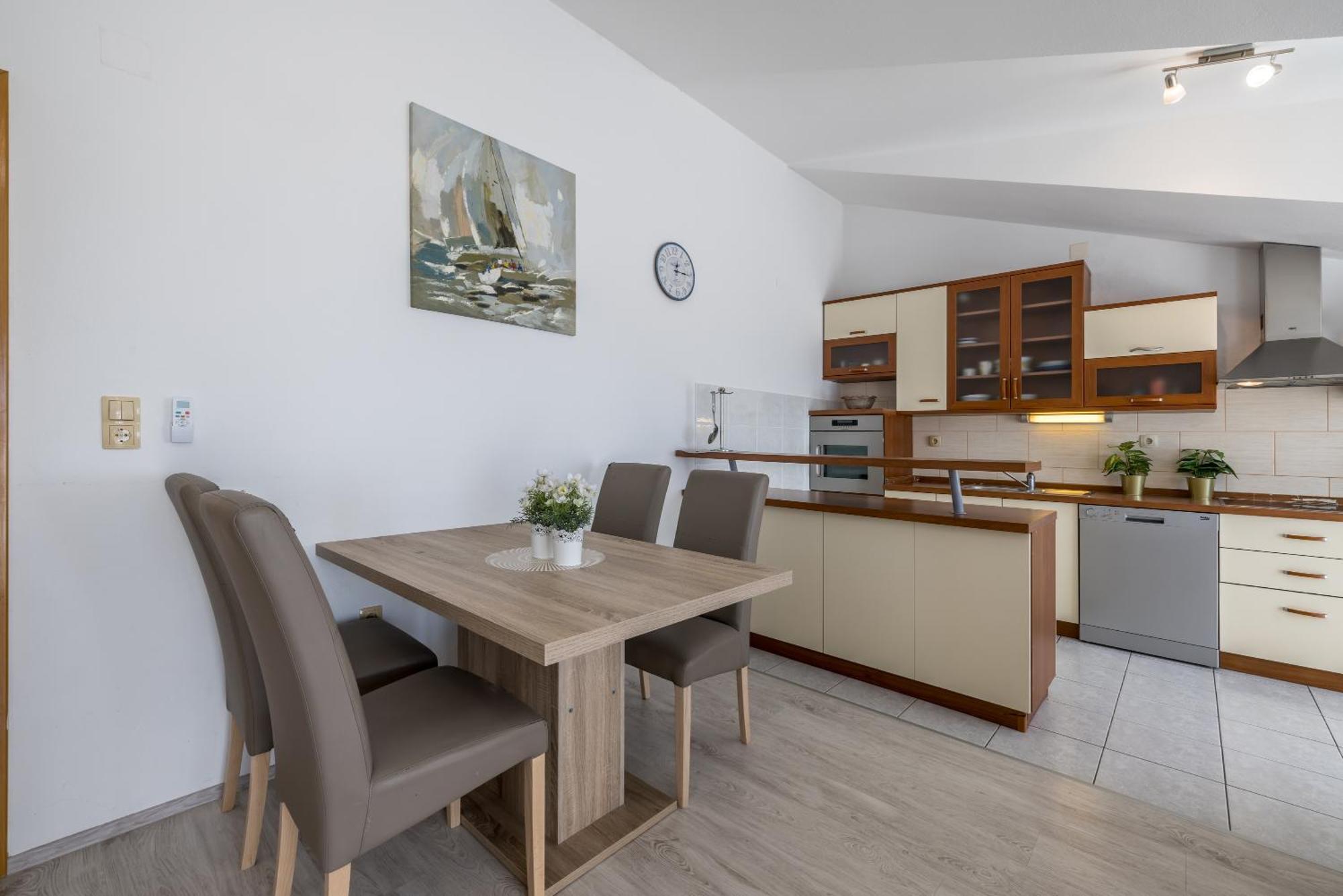 Holiday Home Krishto โตรกีร์ ภายนอก รูปภาพ