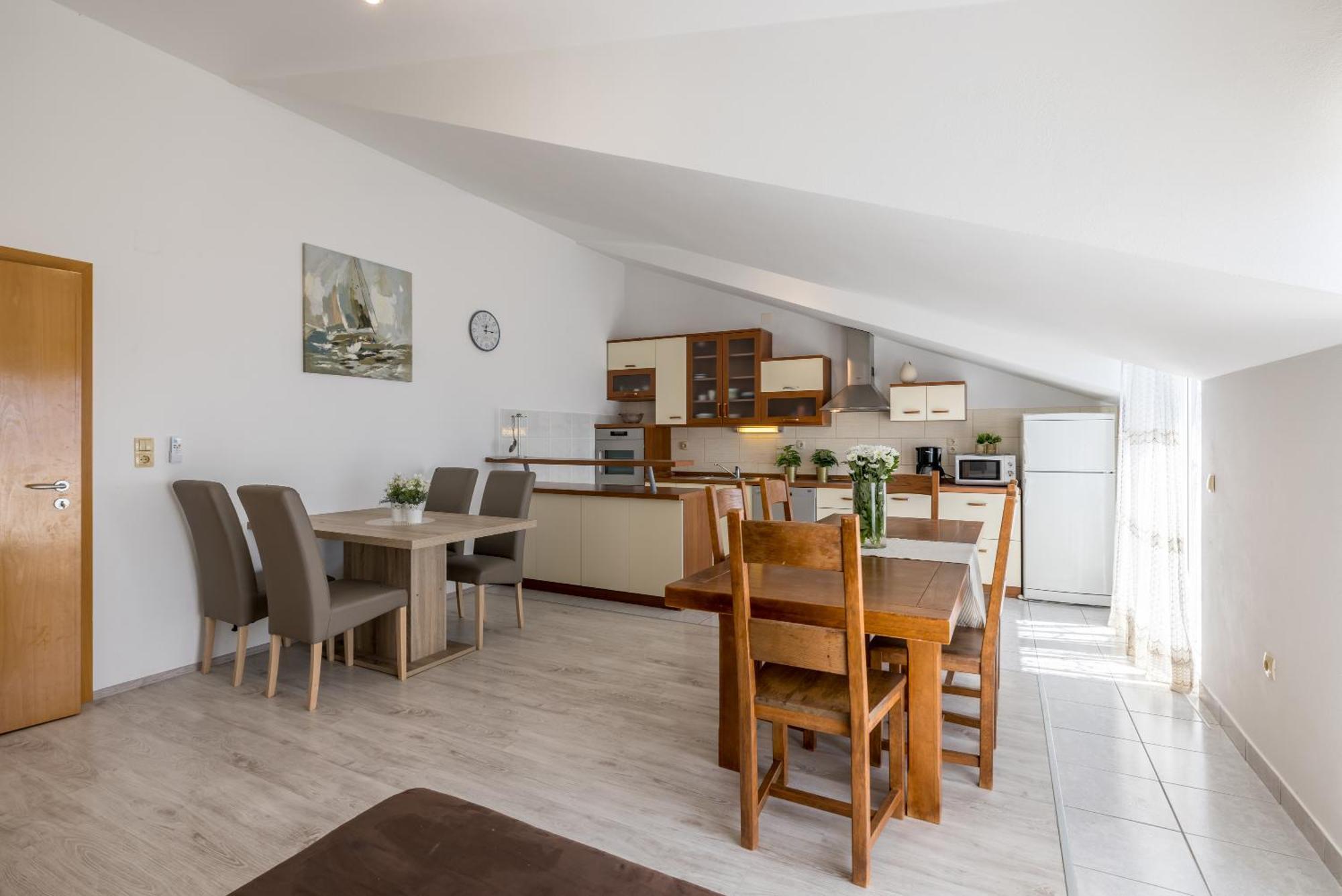 Holiday Home Krishto โตรกีร์ ภายนอก รูปภาพ