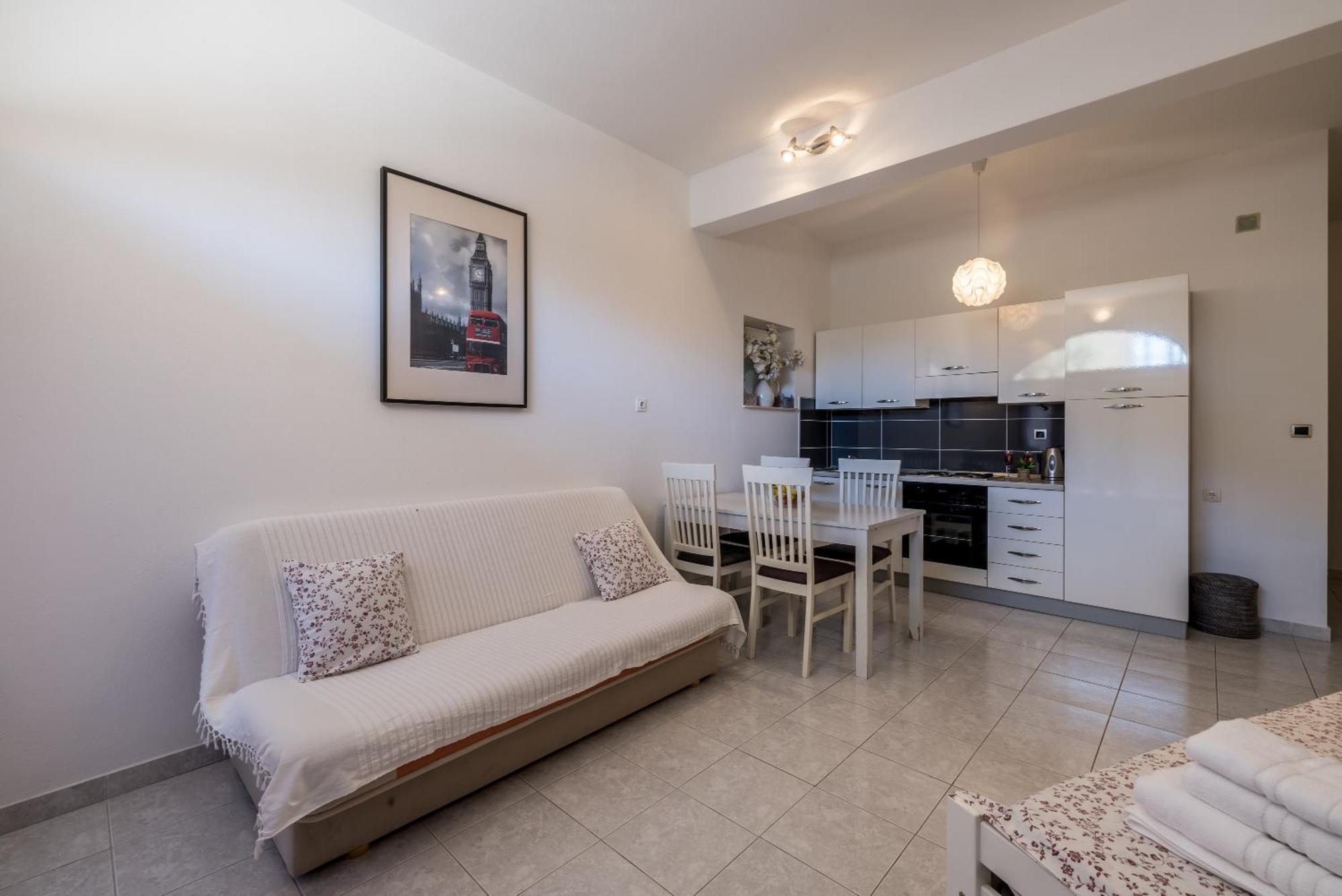 Holiday Home Krishto โตรกีร์ ภายนอก รูปภาพ