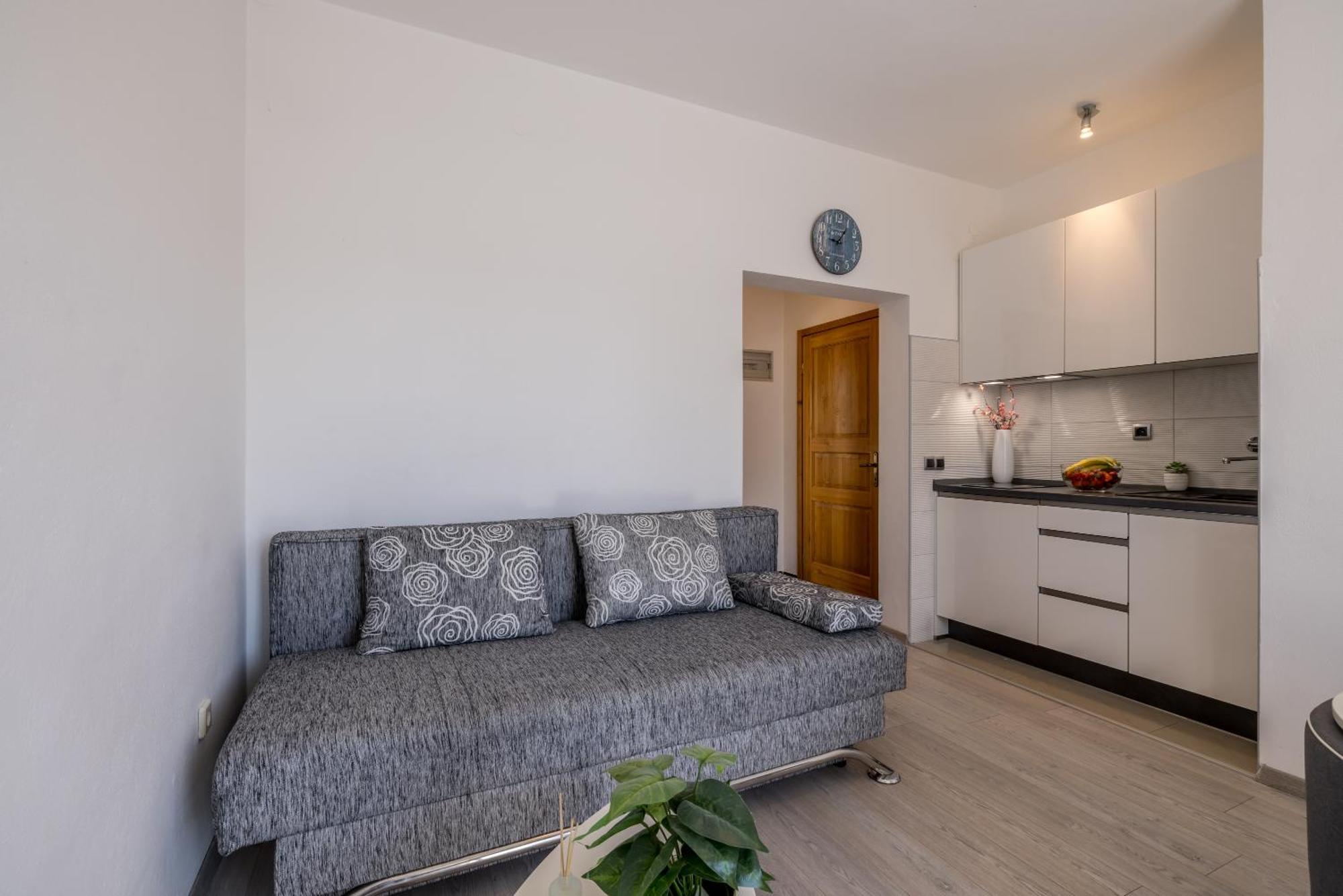 Holiday Home Krishto โตรกีร์ ภายนอก รูปภาพ