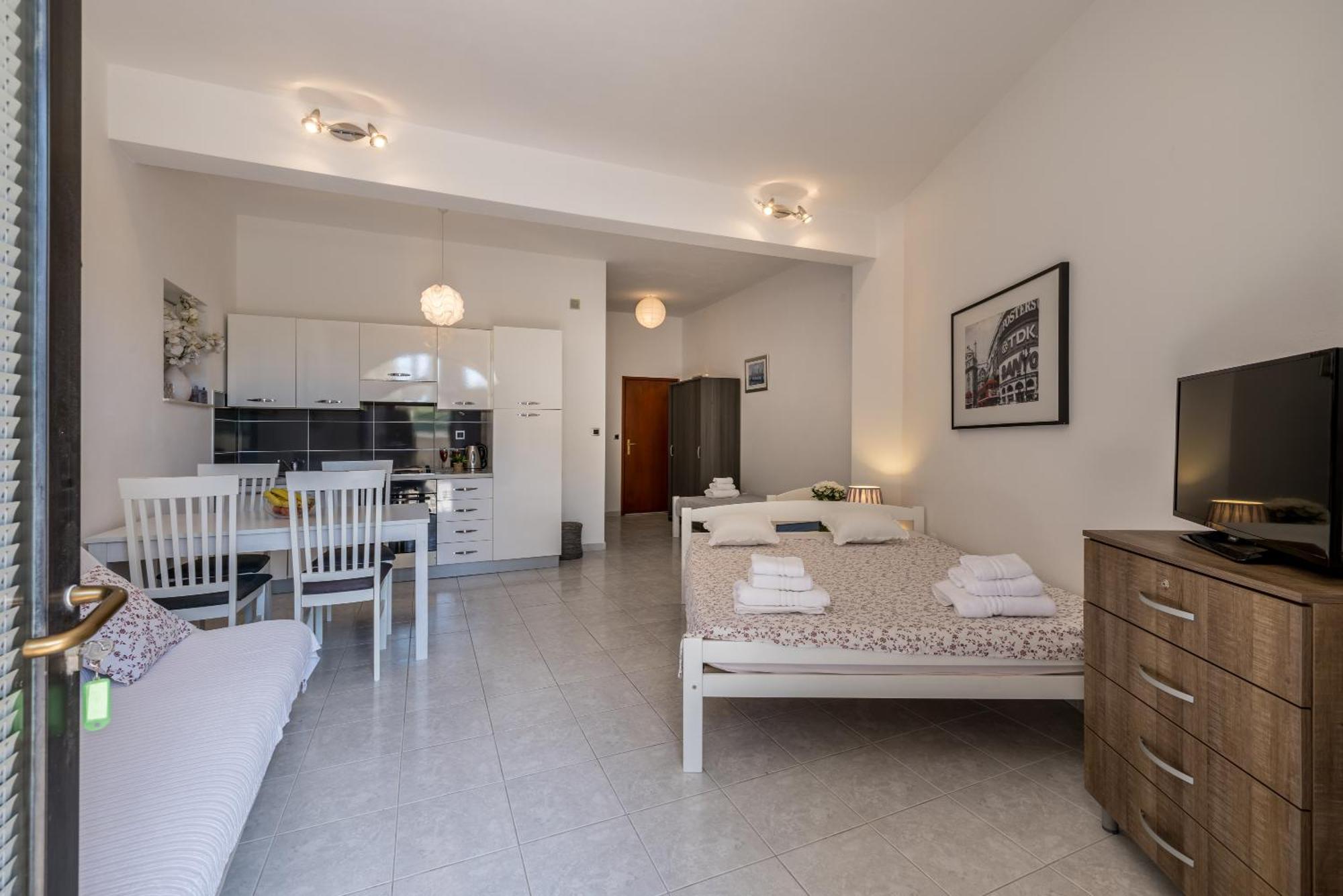 Holiday Home Krishto โตรกีร์ ภายนอก รูปภาพ