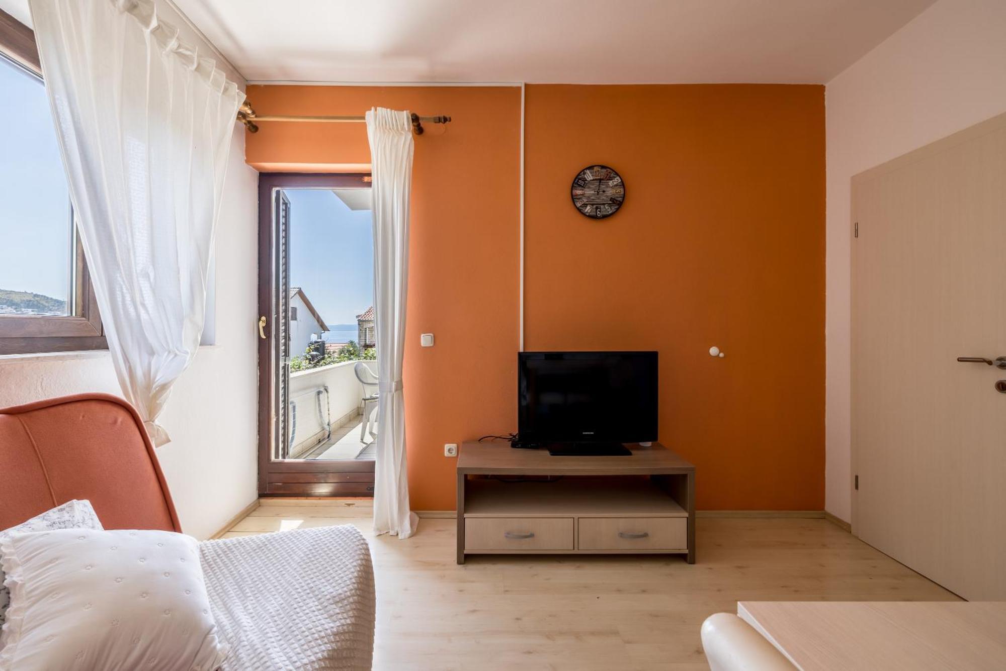 Holiday Home Krishto โตรกีร์ ภายนอก รูปภาพ