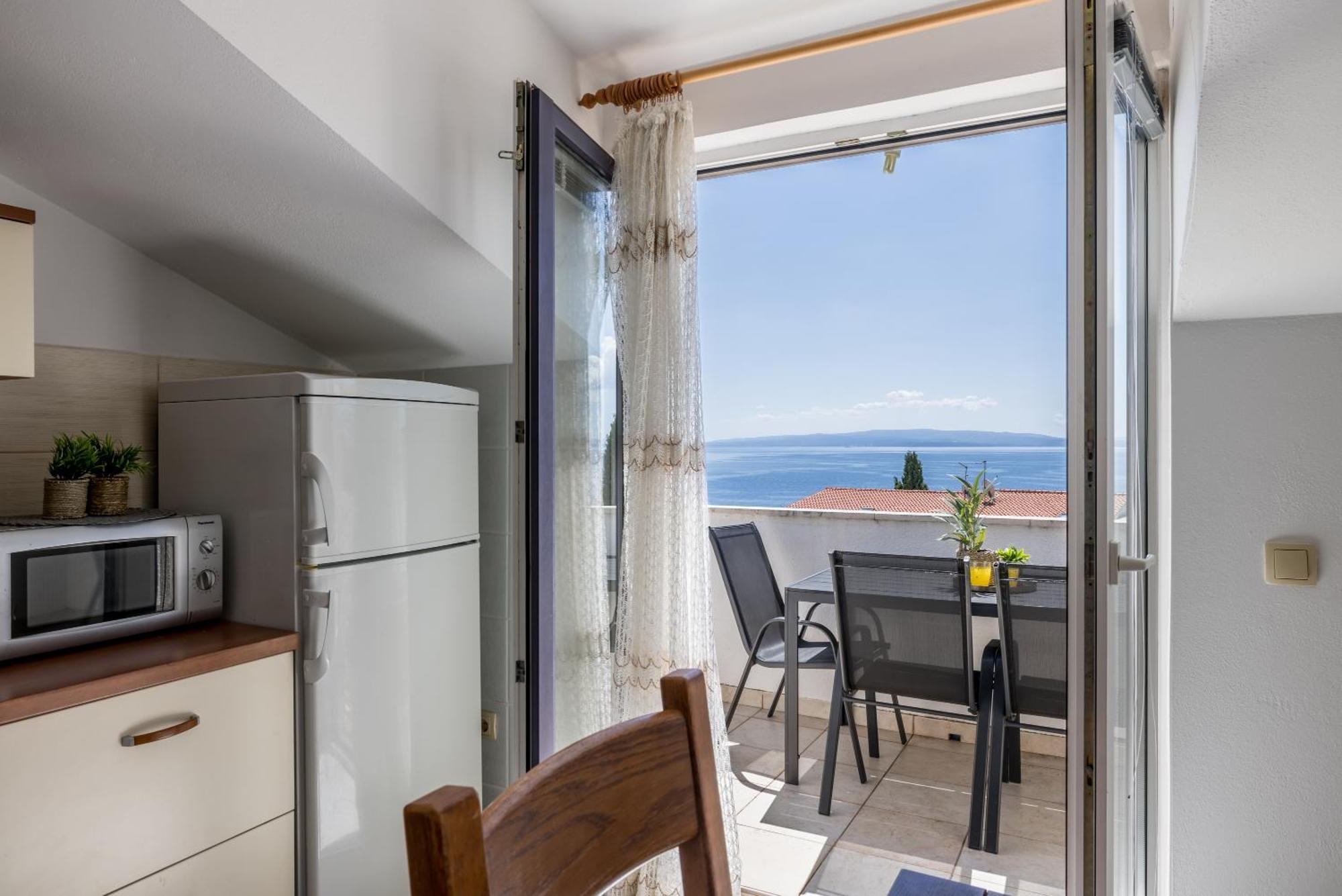 Holiday Home Krishto โตรกีร์ ภายนอก รูปภาพ