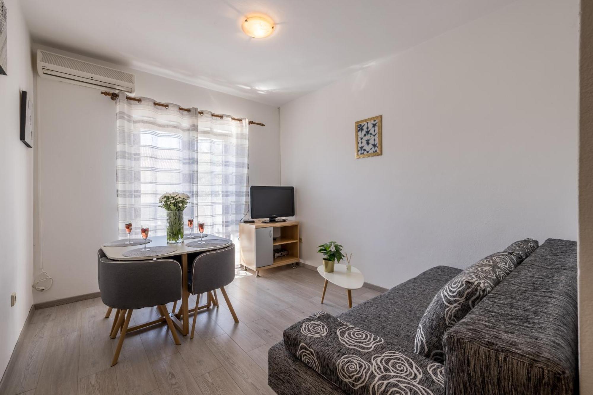 Holiday Home Krishto โตรกีร์ ภายนอก รูปภาพ