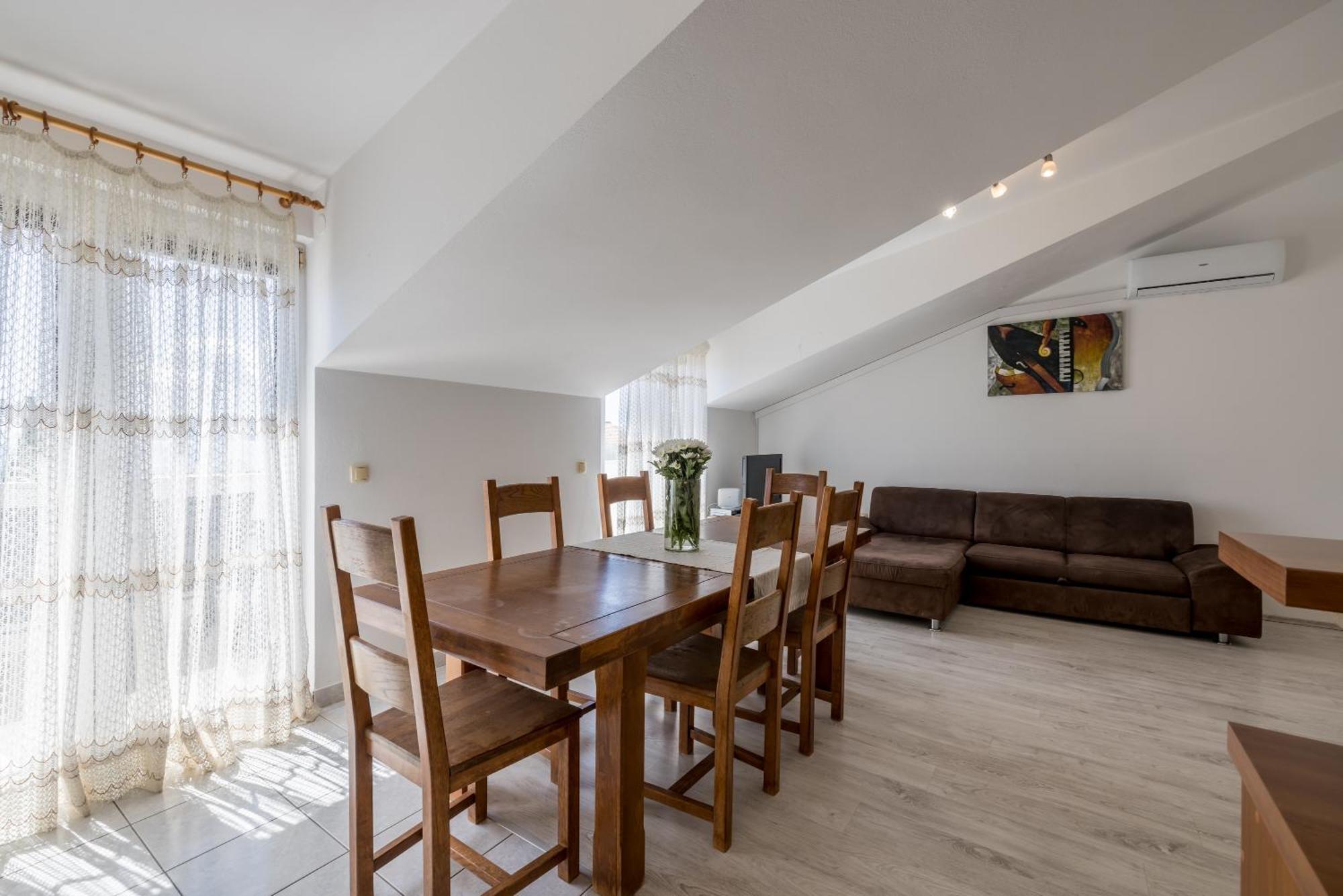 Holiday Home Krishto โตรกีร์ ภายนอก รูปภาพ