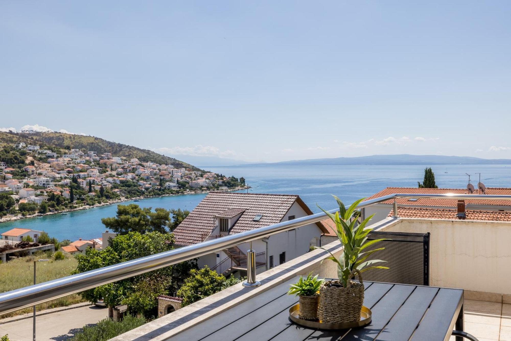 Holiday Home Krishto โตรกีร์ ภายนอก รูปภาพ