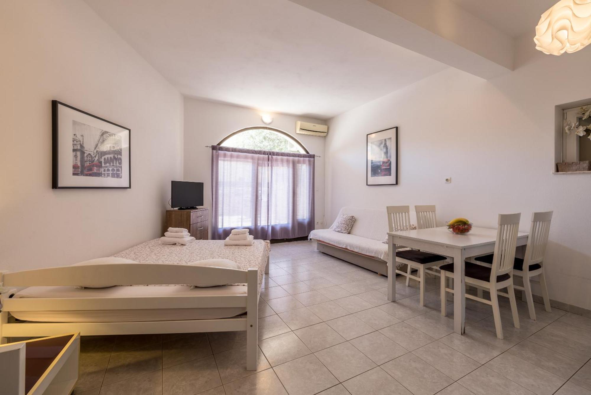 Holiday Home Krishto โตรกีร์ ภายนอก รูปภาพ
