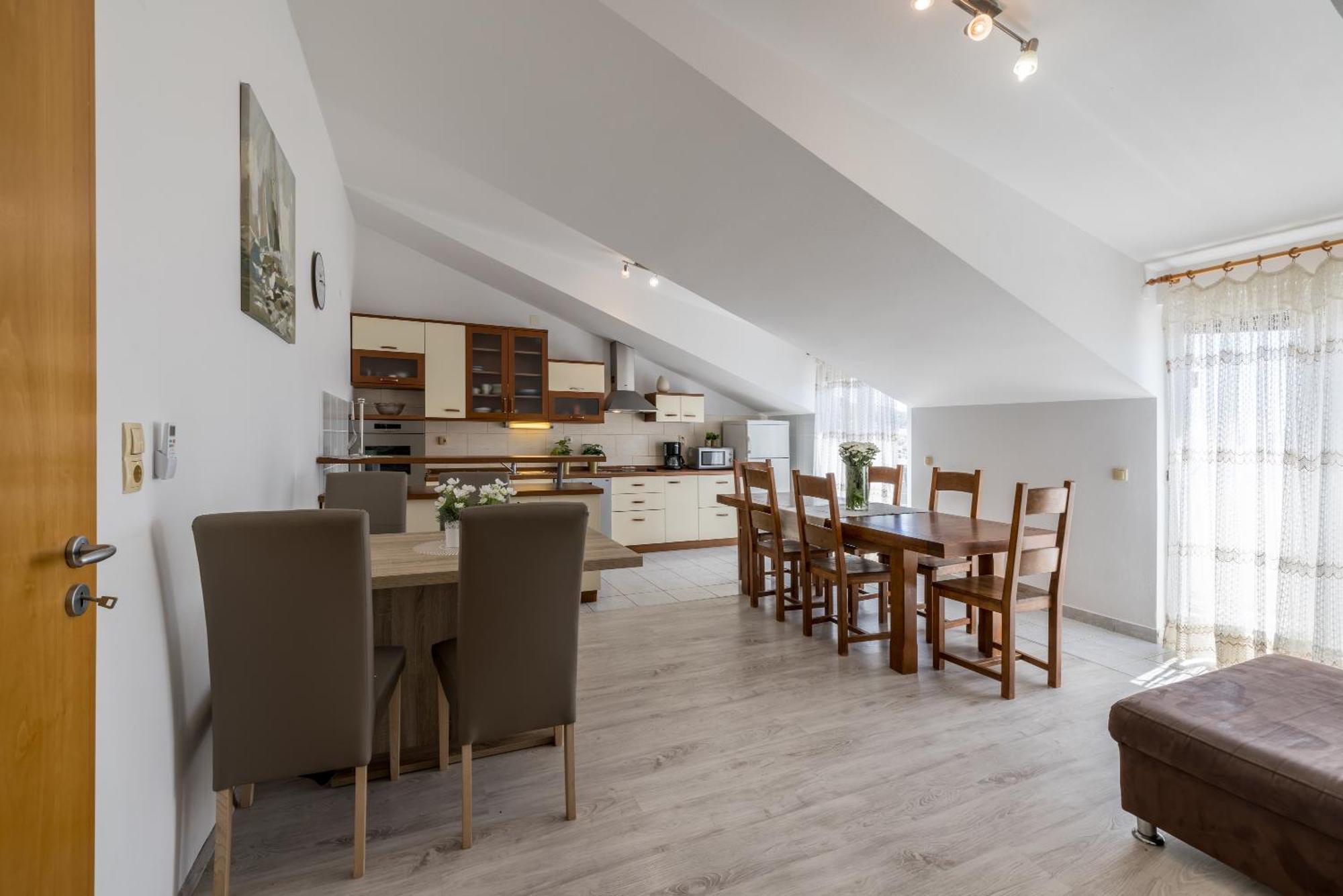 Holiday Home Krishto โตรกีร์ ภายนอก รูปภาพ