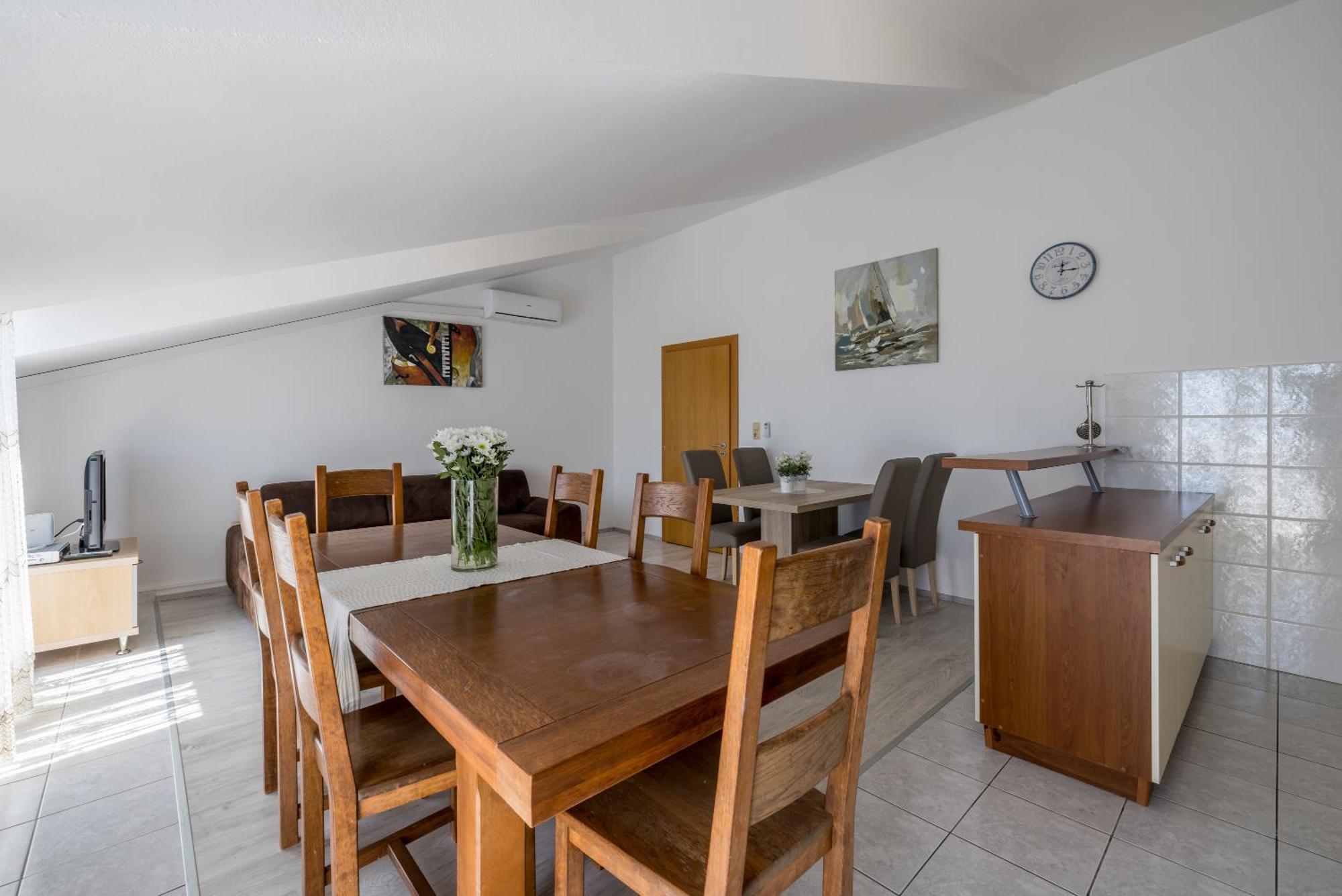 Holiday Home Krishto โตรกีร์ ภายนอก รูปภาพ