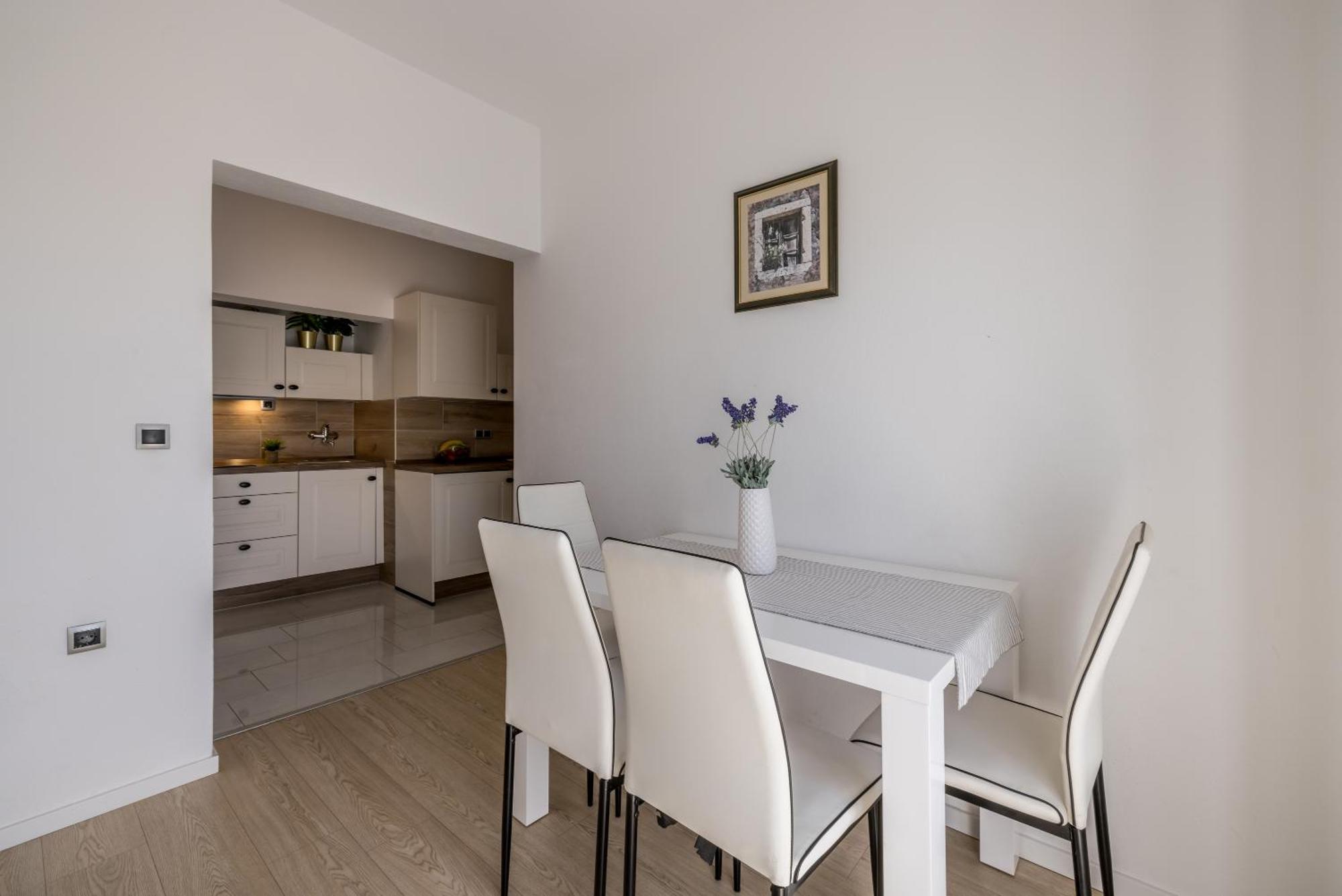Holiday Home Krishto โตรกีร์ ภายนอก รูปภาพ