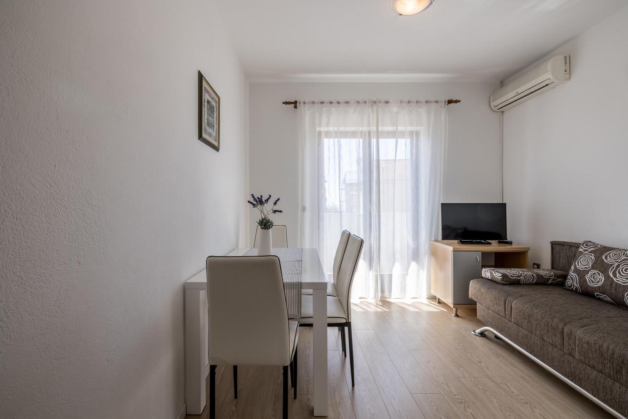 Holiday Home Krishto โตรกีร์ ภายนอก รูปภาพ
